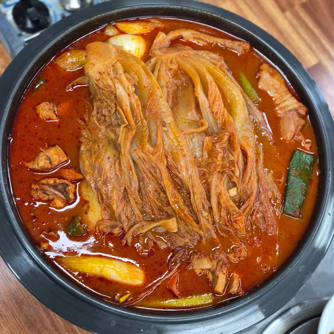 Gà om kimchi muối lâu năm